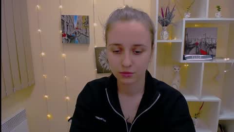 Snapshot of _nicole_new chatting on March 5, 12:44 pm Nica online show from March 5, 12:44 pm