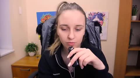 Snapshot of _nicole_new chatting on February 24, 12:35 pm Nica online show from February 24, 12:35 pm