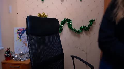 Snapshot of _nicole_new chatting on January 4, 12:27 pm Nica online show from January 4, 12:27 pm