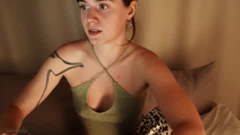 Snapshot of _sensualia_ chatting on September 27, 6:59 pm Lia online show from September 27, 6:59 pm