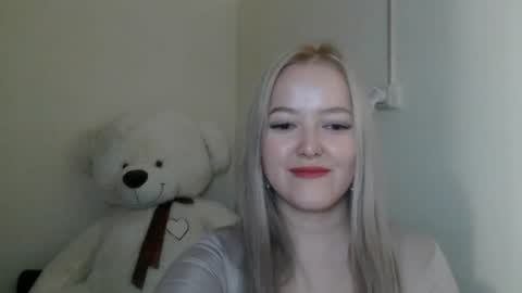 _sweet_smile_ online show from August 3, 9:20 pm