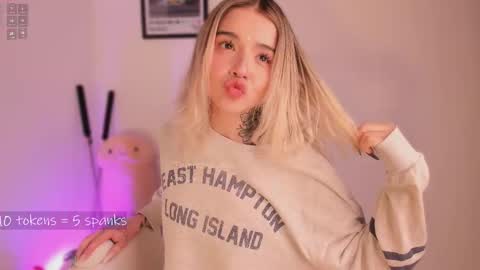 _tammarra_ online show from March 16, 8:46 pm