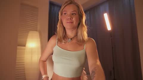 Annie online show from December 1, 1:53 am