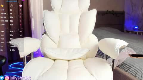 Julia online show from April 10, 6:30 am