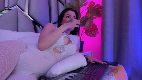 _valeria_saenz_ online show from November 21, 3:52 am