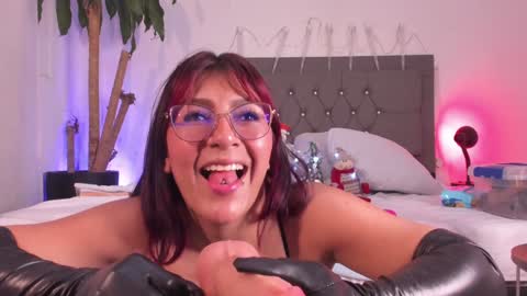 Veronica online show from December 18, 2:06 pm