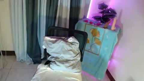 _zinnia143 online show from January 9, 3:38 pm