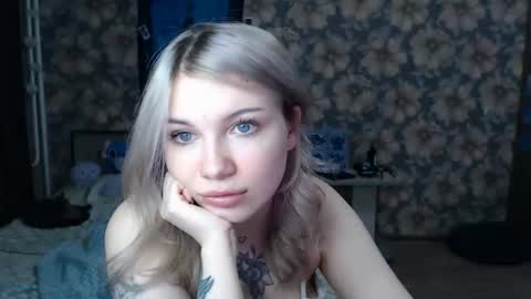 Snapshot of aalicebubble chatting on February 25, 9:37 pm Alice online show from February 25, 9:37 pm
