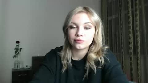 Snapshot of aalicebubble chatting on December 5, 4:34 pm Alice online show from December 5, 4:34 pm