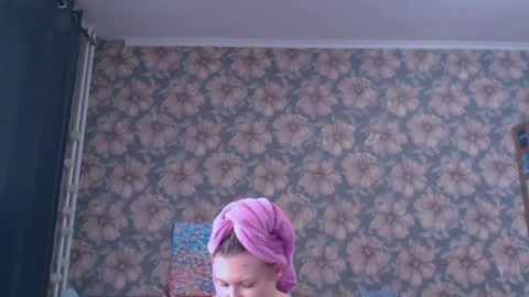 Alice online show from April 22, 12:24 pm