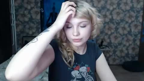 Snapshot of aalicebubble chatting on February 24, 8:47 pm Alice online show from February 24, 8:47 pm
