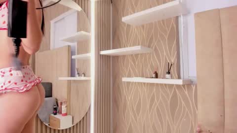 abby_swett1 online show from February 2, 1:54 pm