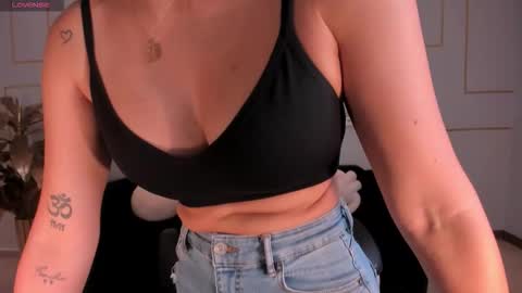 Abby Dalton  online show from November 27, 8:01 pm