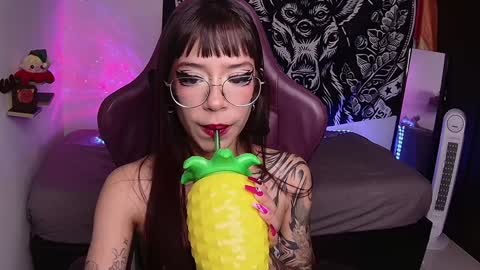 Snapshot of abbylizzyxx chatting on December 12, 11:03 pm Abby Lizzy online show from December 12, 11:03 pm