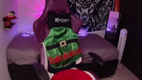 Snapshot of abbylizzyxx chatting on December 19, 12:24 am Abby Lizzy online show from December 19, 12:24 am
