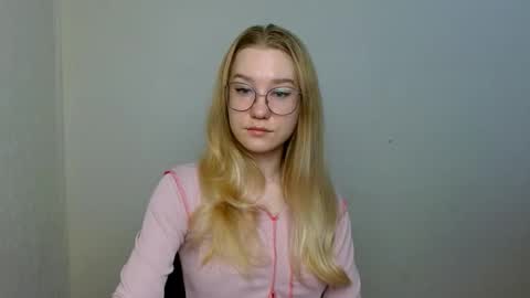 Abby Lovense is active online show from November 23, 11:01 am