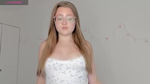 Abby    Stream at Sat  Sun  Mon  Fri online show from December 21, 3:27 pm