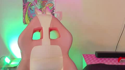 Simone    may online show from January 11, 9:25 pm