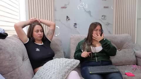 abella_as_ online show from May 4, 3:27 pm