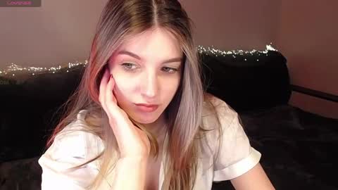 Abigail online show from April 10, 5:08 pm