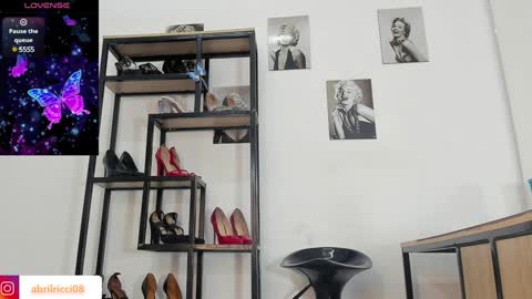 Abril  online show from December 31, 3:34 am