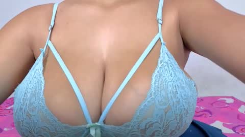 Snapshot of adara_cute18 chatting on October 18, 2:42 pm adara_cute18 online show from October 18, 2:42 pm