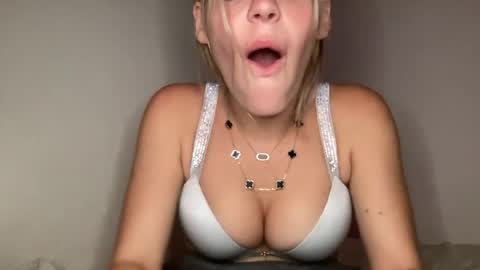 addylottie online show from June 17, 2:46 am