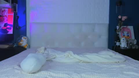 Adelle online show from April 21, 1:42 am