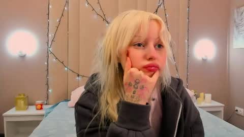 adelesilvy online show from April 20, 1:52 am