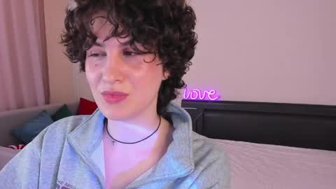 Adeline Perle online show from April 26, 2:42 am