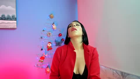 Adelle online show from December 28, 11:30 am