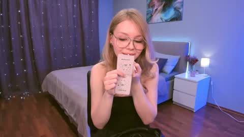 adelllovely online show from February 20, 11:45 am