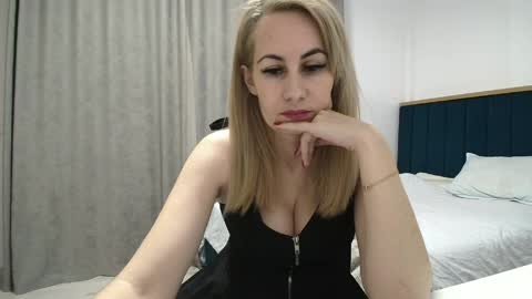 Adellyn online show from April 11, 6:11 pm