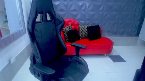 adisson_petite1 online show from October 25, 12:46 pm