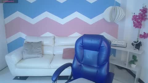 adisson_petite1 online show from November 8, 1:38 pm