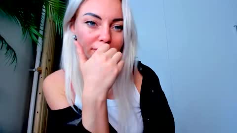 Snapshot of adriana_coy_ chatting on September 12, 1:18 pm Adriana online show from September 12, 1:18 pm