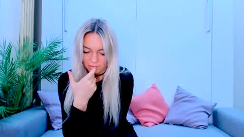 Snapshot of adriana_coy_ chatting on March 4, 12:22 pm Adriana online show from March 4, 12:22 pm