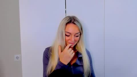 Snapshot of adriana_coy_ chatting on March 6, 6:48 pm Adriana online show from March 6, 6:48 pm