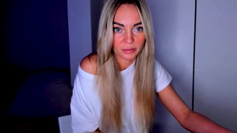 Snapshot of adriana_coy_ chatting on January 6, 3:29 pm Adriana online show from January 6, 3:29 pm