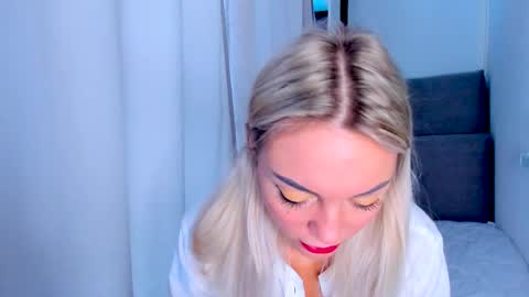 Snapshot of adriana_coy_ chatting on February 9, 8:11 am Adriana online show from February 9, 8:11 am