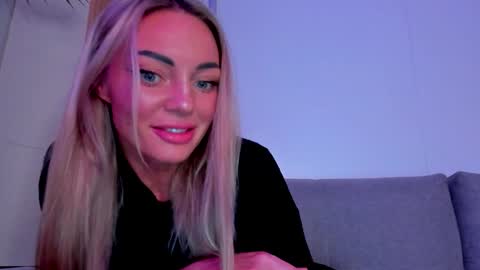 Snapshot of adriana_coy_ chatting on January 26, 6:27 pm Adriana online show from January 26, 6:27 pm