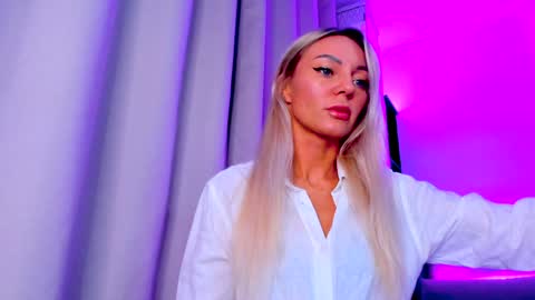 Snapshot of adriana_coy_ chatting on February 8, 5:18 pm Adriana online show from February 8, 5:18 pm