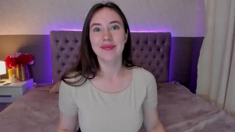 AdrianaYung online show from September 15, 6:43 am