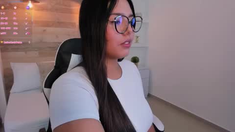 Snapshot of adrianna_rosse chatting on October 24, 3:30 pm A D R I  online show from October 24, 3:30 pm