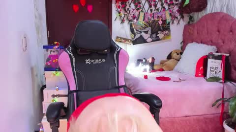 adriiana_fox_ online show from September 23, 6:28 pm