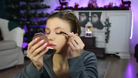 Aelia online show from December 3, 6:05 am