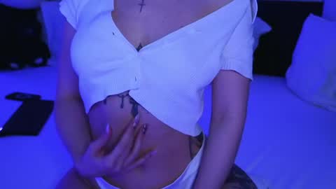 Aelia online show from April 24, 6:44 pm