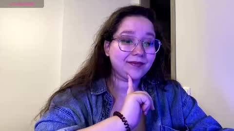 aemilialust online show from January 17, 6:26 pm