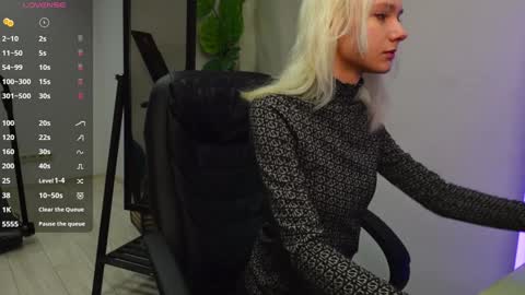 Agelina Lilly Laura online show from January 17, 6:32 am