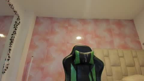 karoline  online show from February 18, 12:10 am